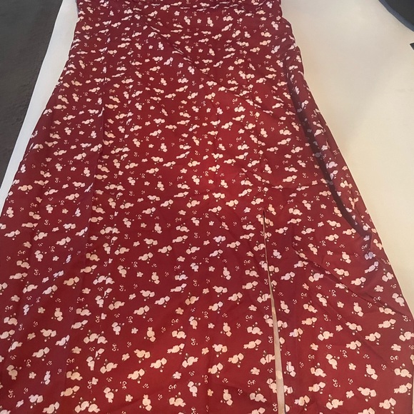 Maxi dress with slit - Picture 3 of 4